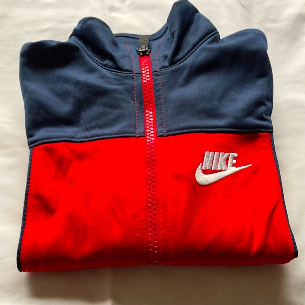 Boys Zip up Nike Sports Jacket size xs 4